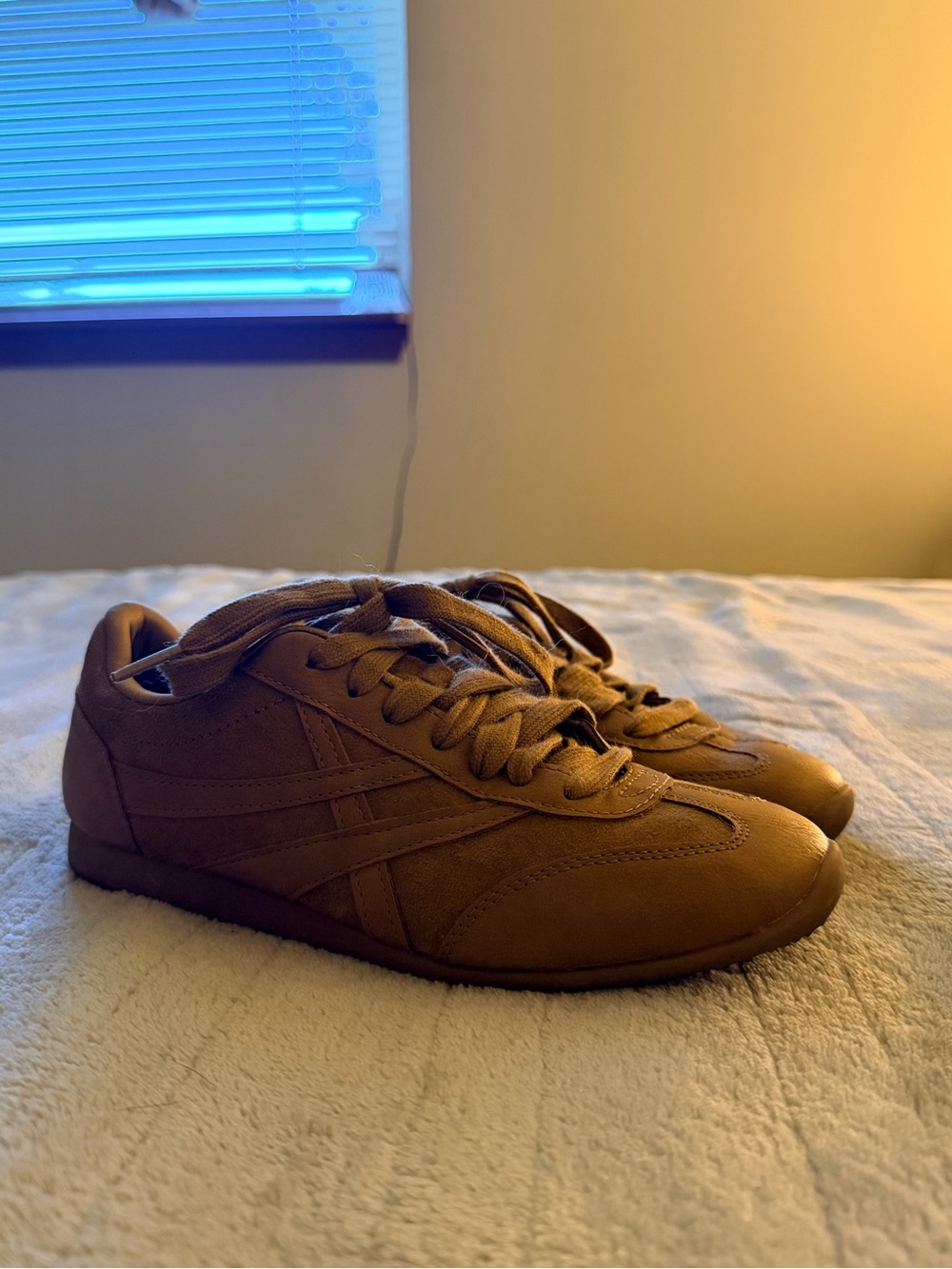 Women’s Casual Low-Top Sneakers in Brown